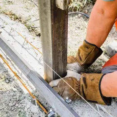 Jak wypoziomować ogrodzenie? Praktyczny poradnik krok po kroku
