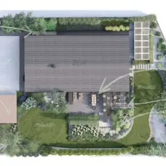 Plan ogrodu z domem, tarasami, panele fotowoltaiczne, warzywniak, plac zabaw i ścieżki w zieleni.
