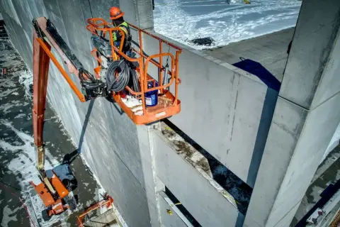 Betonowanie stropu zimą i latem: Jaka temperatura jest bezpieczna?