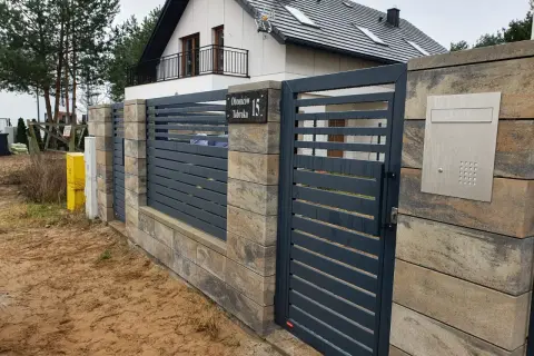 Ile kosztuje ogrodzenie betonowe? Sprawdź ceny i oszczędź!