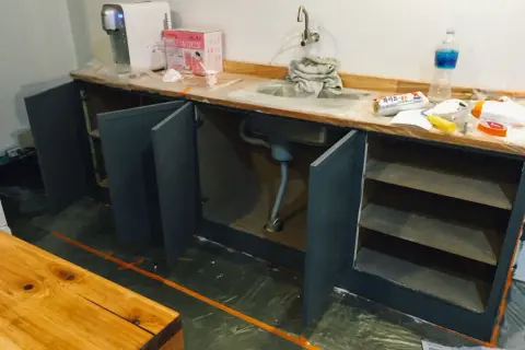 Szafka pod umywalkę DIY: Kompletny przewodnik krok po kroku