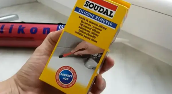 Pudełko Soudal Silicone Remover – idealne rozwiązanie, czym rozpuścić silikon.