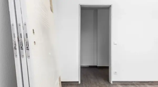 Otwór pod drzwi 80: Wymiary i montaż z ościeżnicą regulowaną