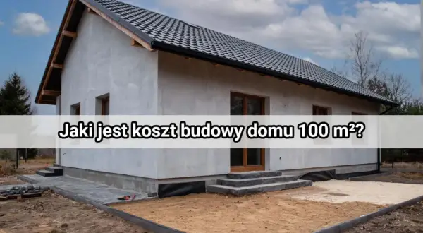 Tanie domy w budowie: szary, nieotynkowany budynek z czarnym dachem i schodami.